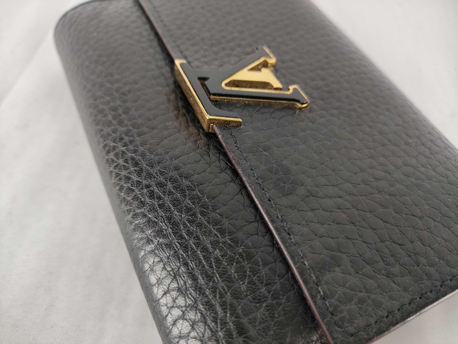 LOUIS VUITTON Louis Vuitton Porte-Feuille Capucine Compact Leather Tri-Fold Wallet