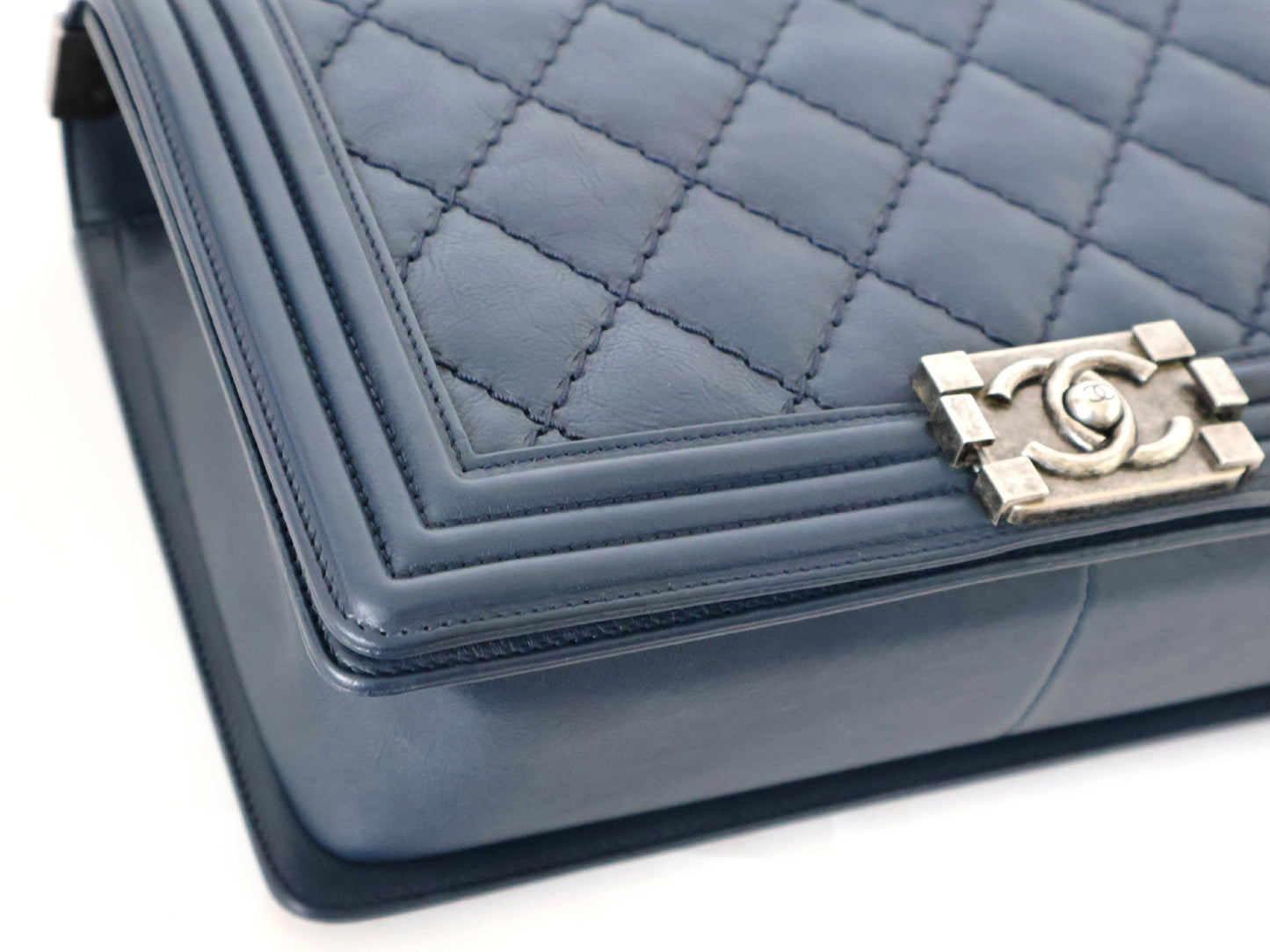 CHANEL Seal 18 Series Boy Chanel Matelasse Lambskin Chain Shoulder Bag Navy