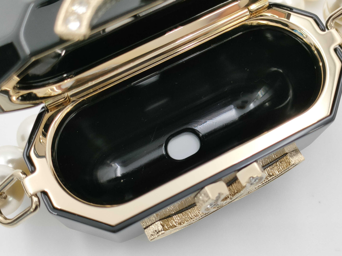 CHANEL CC Chain Pearl AirPods Case, Black/White, Plastic/Leather/Costume Pearl, Size: Approx. 5.2cm H x 7.3cm W, Total Weight: Approx. 290g, Fall/Winter 2021 Collection, Other Accessories