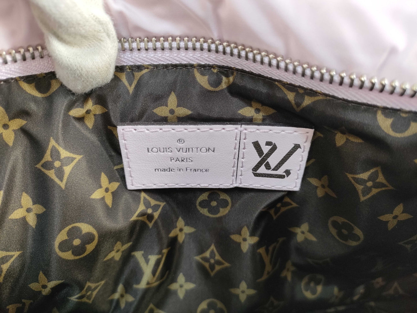 LOUIS VUITTON Maxi Multi Pochette Accessoires Shoulder Bag