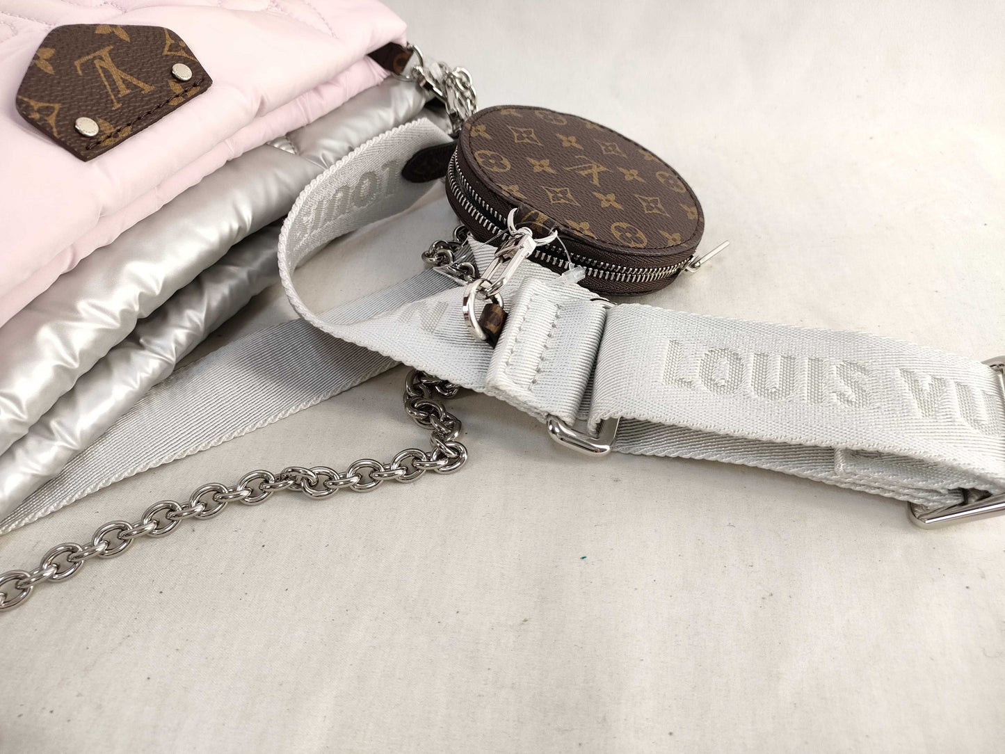 LOUIS VUITTON Maxi Multi Pochette Accessoires Shoulder Bag