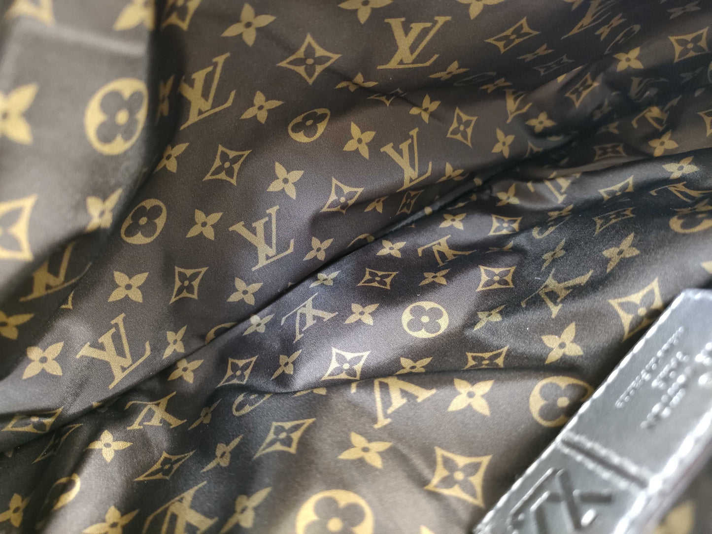 LOUIS VUITTON Maxi Multi Pochette Accessoires Shoulder Bag