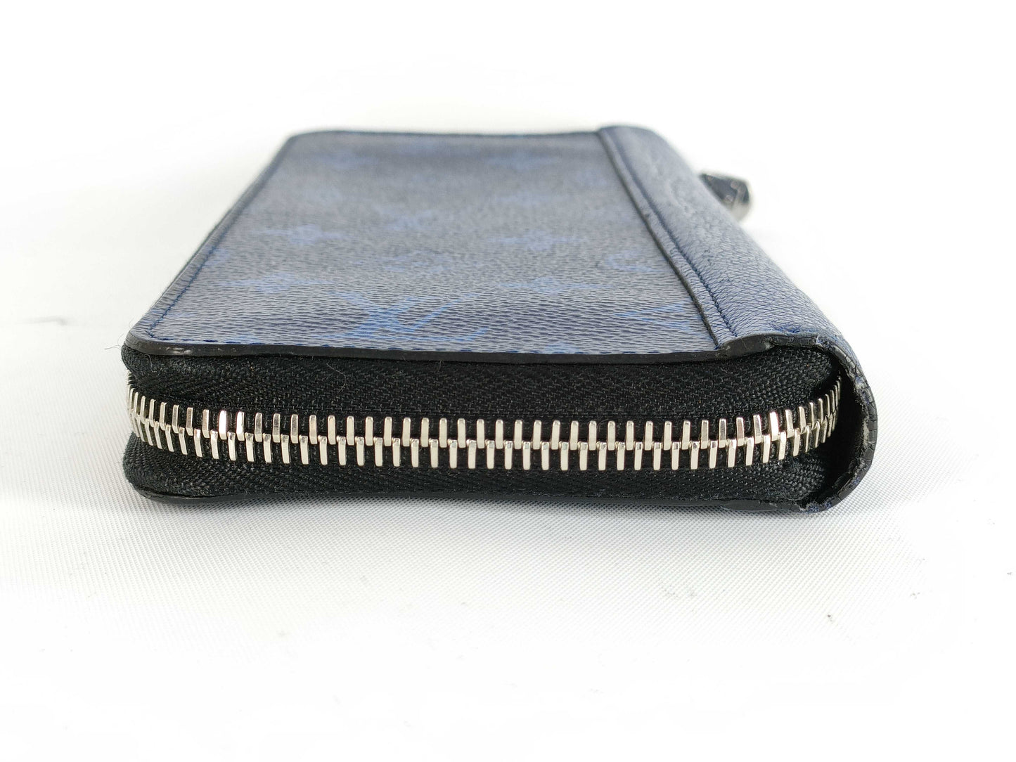 LOUIS VUITTON Vertical Wallet