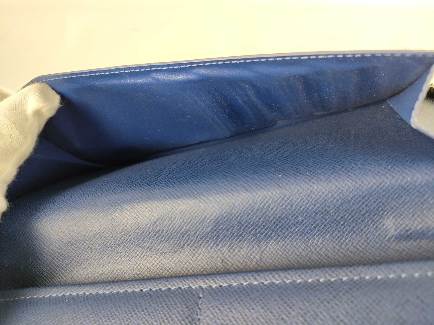 LOUIS VUITTON Vertical Wallet