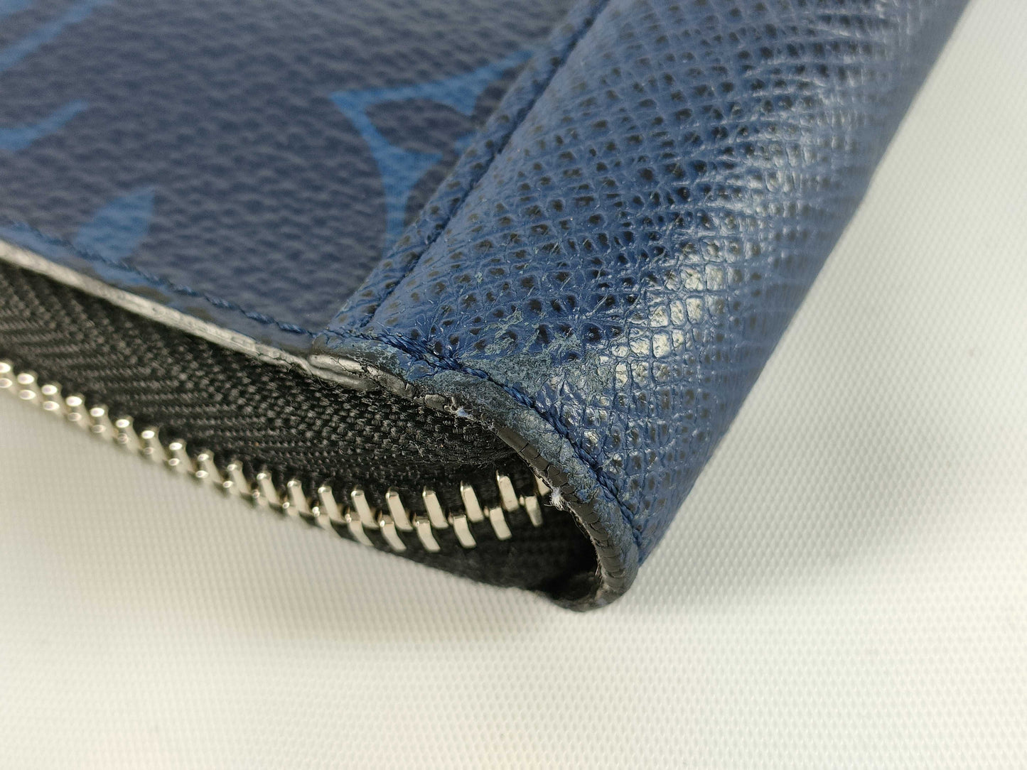 LOUIS VUITTON Vertical Wallet