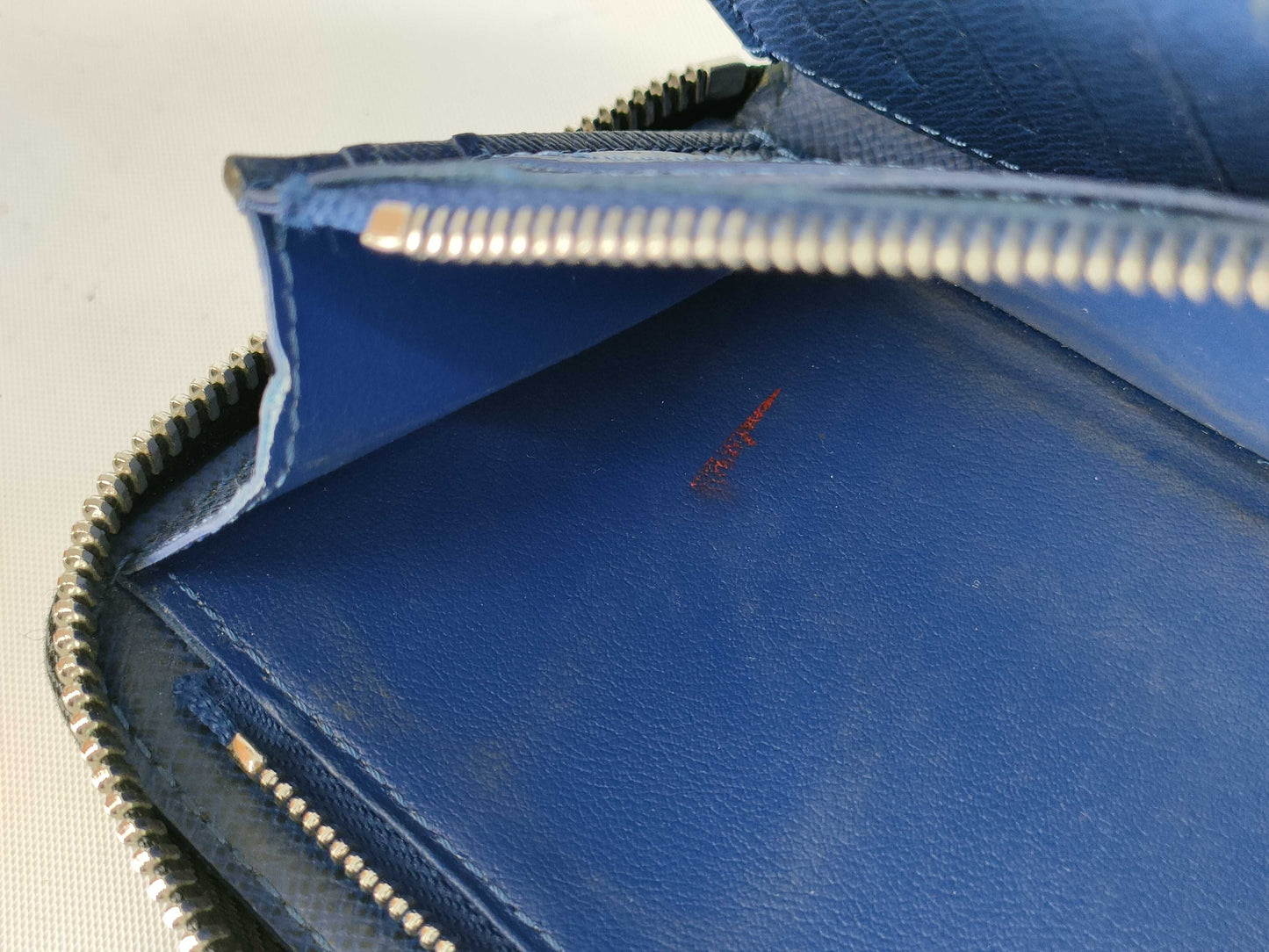LOUIS VUITTON Vertical Wallet
