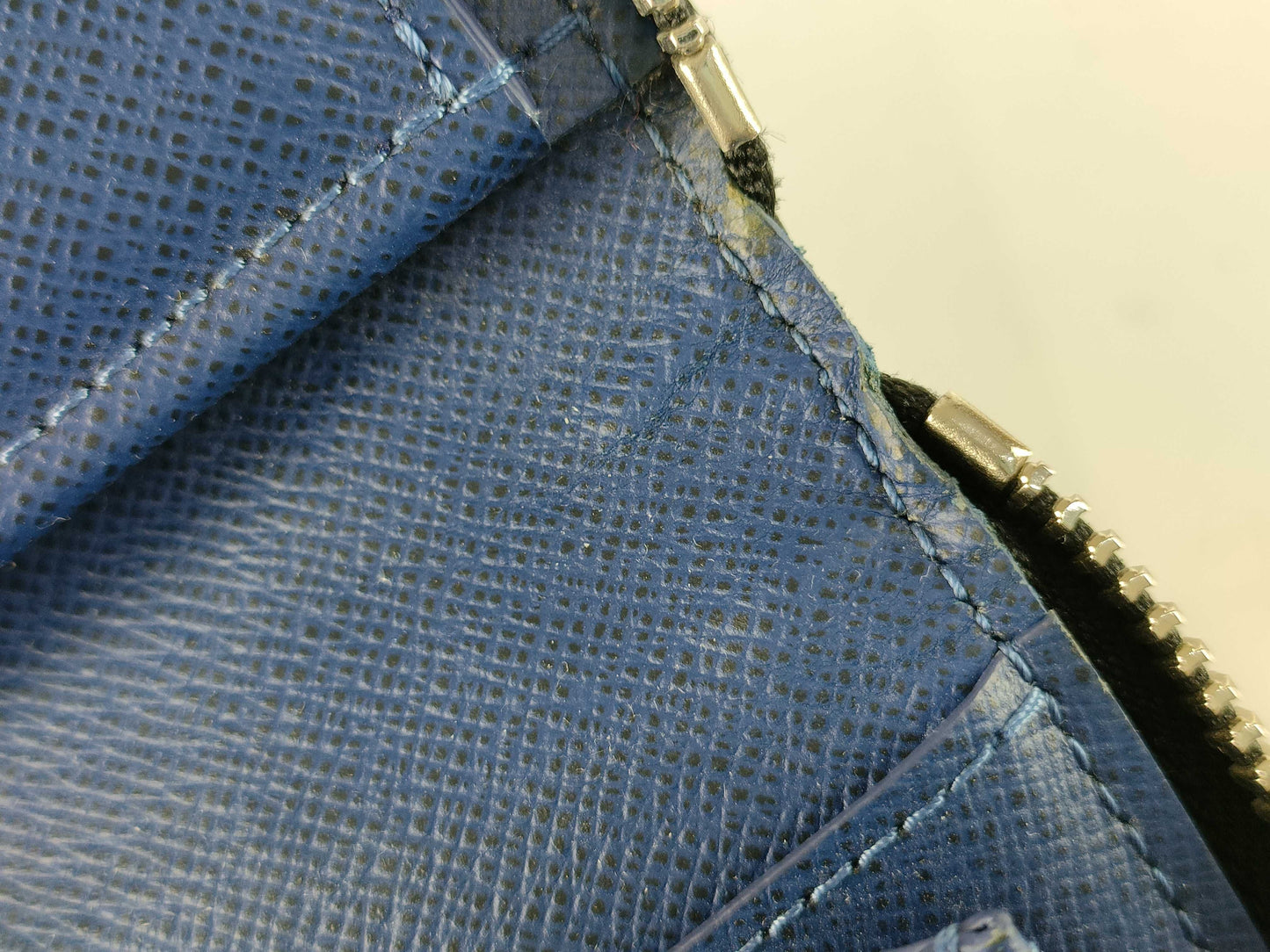 LOUIS VUITTON Vertical Wallet