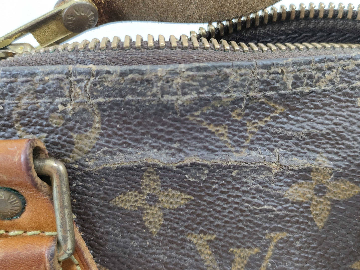 LOUIS VUITTON Louis Vuitton Monogram Speedy 25 Boston Bag