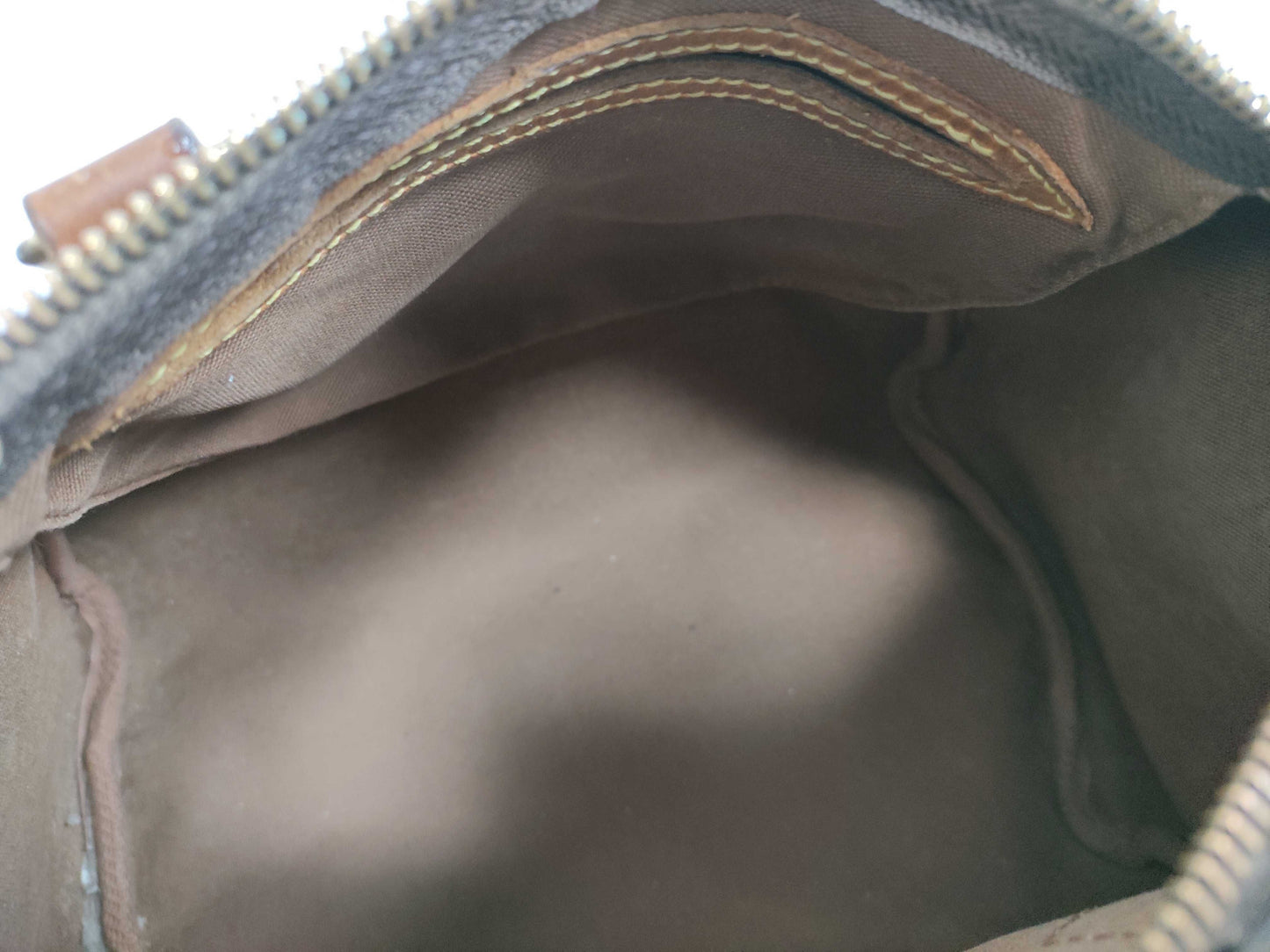 LOUIS VUITTON Louis Vuitton Monogram Speedy 25 Boston Bag