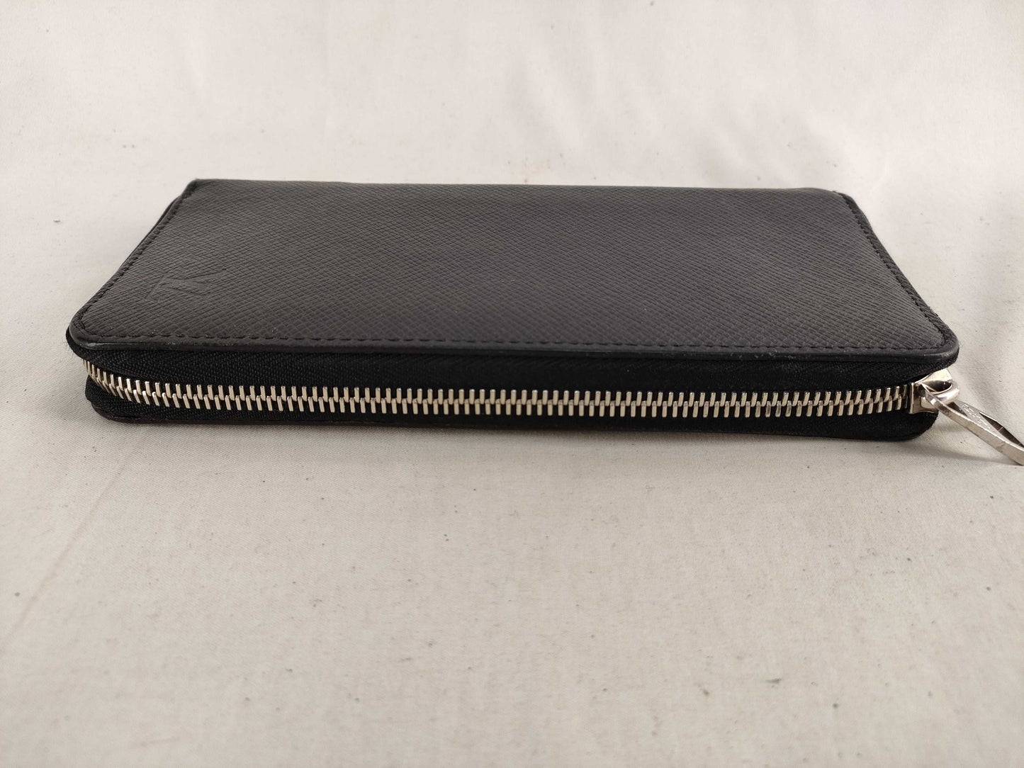 LOUIS VUITTON Taiga Zippy Wallet Vertical Ardoise M32822 CA5105 Wallet