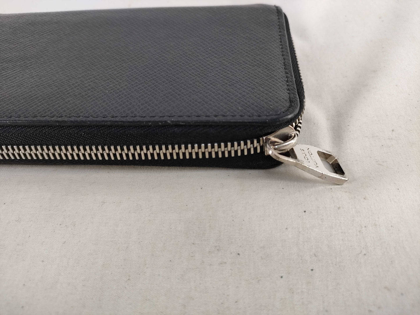 LOUIS VUITTON Taiga Zippy Wallet Vertical Ardoise M32822 CA5105 Wallet