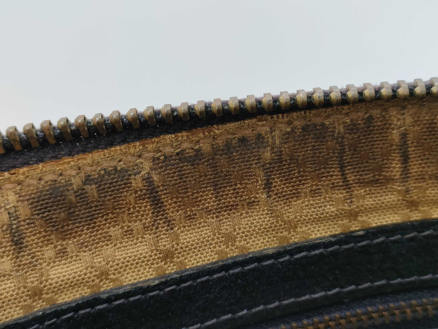 GUCCI GG Supreme Old Shoulder Bag