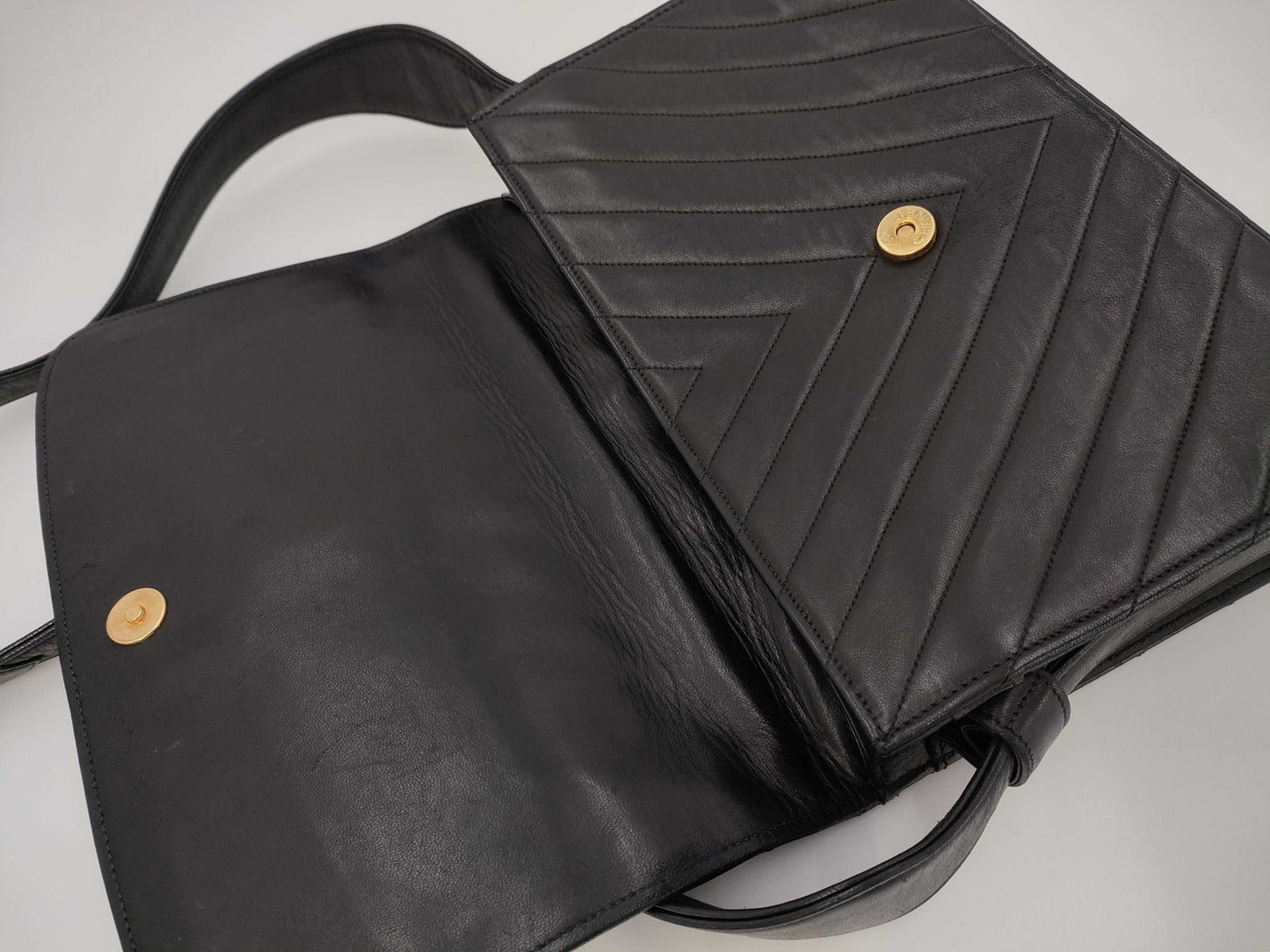 CHANEL Lamb V Stitch Circle Coco Mark Shoulder Bag