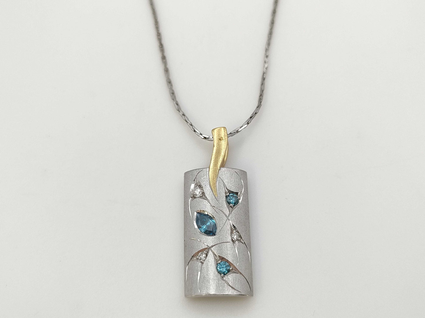 Koji Iwakura Necklace with 0.23ct Treated Diamond and 0.05ct Colorless Diamond, 18K Gold/PT900/Metal, 7.9g