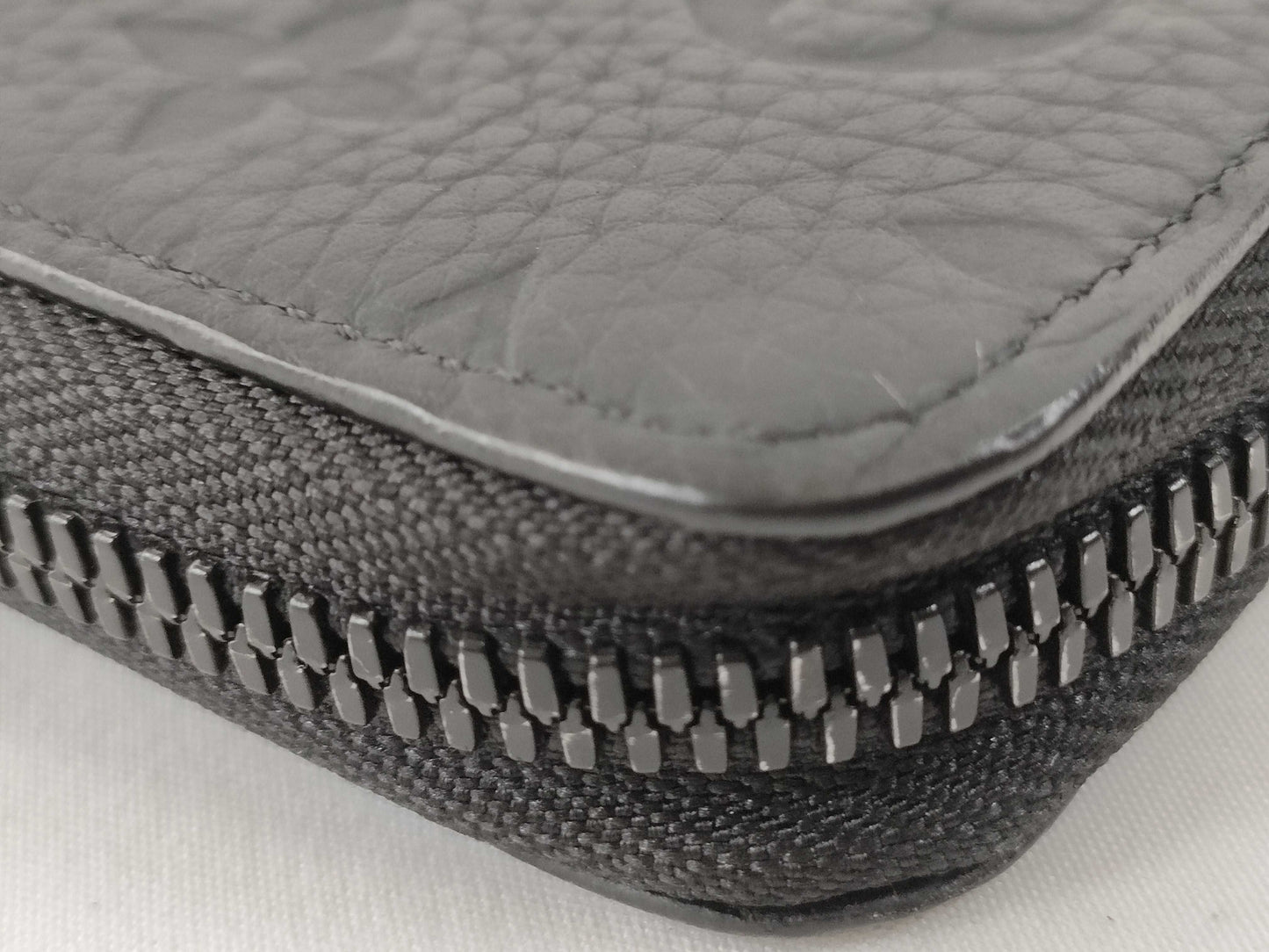 LOUIS VUITTON M 69047 Louis Vuitton Zippy Wallet Vertical Wallet