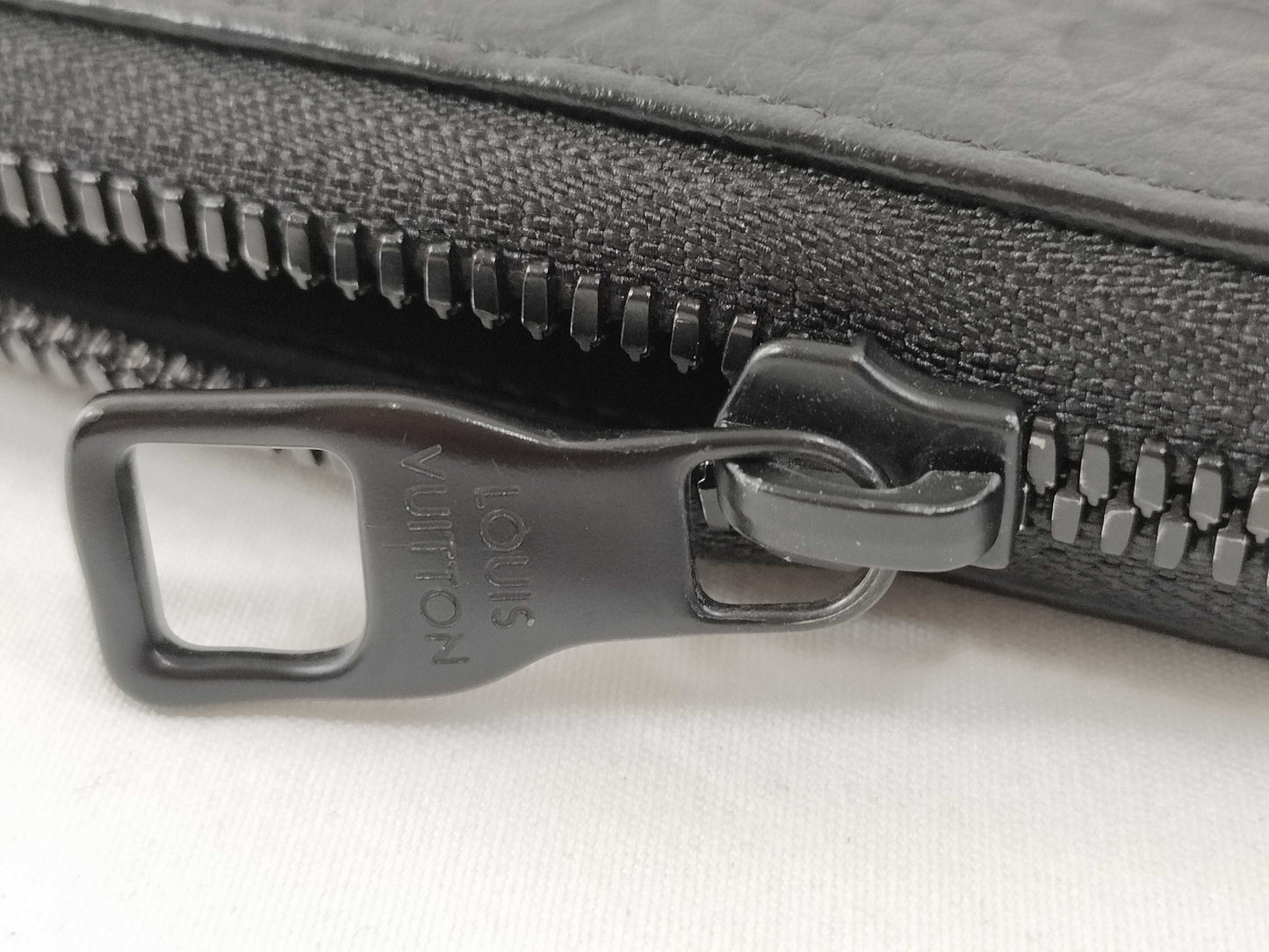 LOUIS VUITTON M 69047 Louis Vuitton Zippy Wallet Vertical Wallet