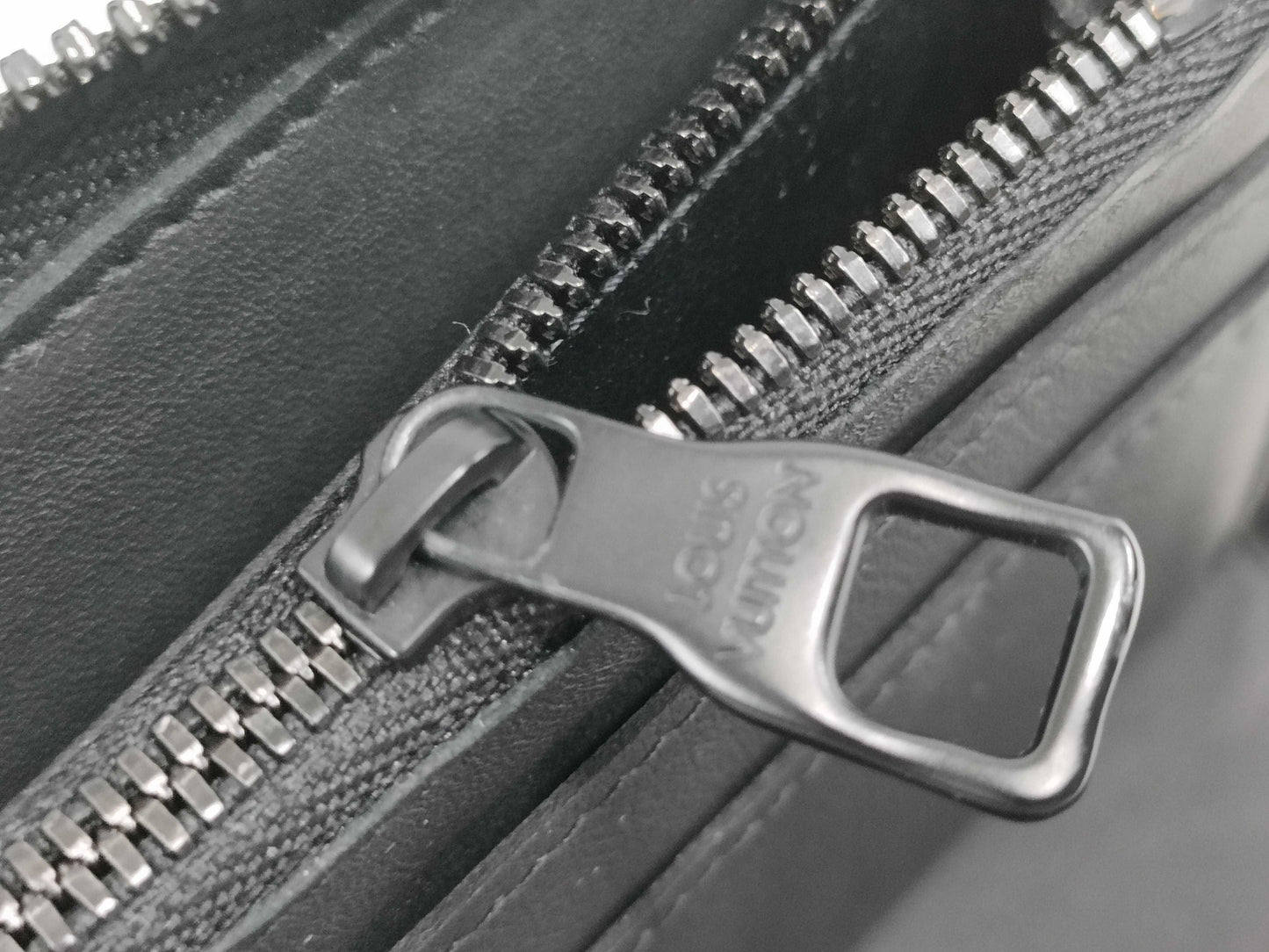 LOUIS VUITTON M 69047 Louis Vuitton Zippy Wallet Vertical Wallet