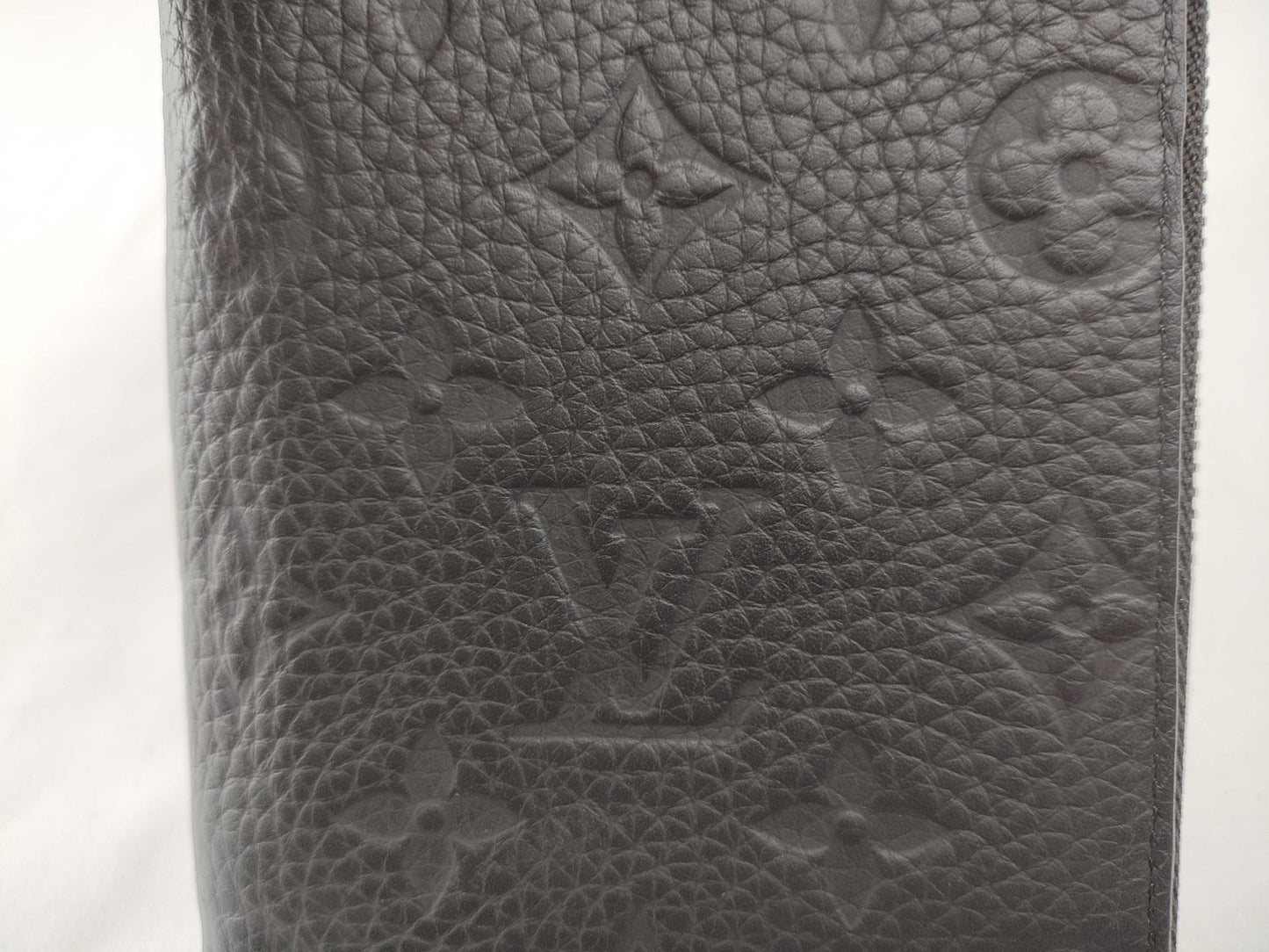 LOUIS VUITTON M 69047 Louis Vuitton Zippy Wallet Vertical Wallet