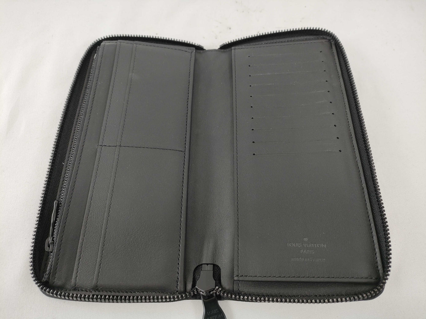 LOUIS VUITTON M 69047 Louis Vuitton Zippy Wallet Vertical Wallet
