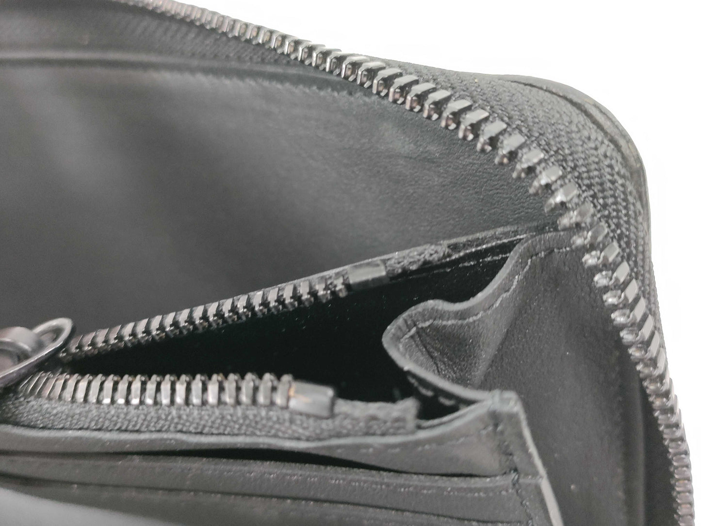 LOUIS VUITTON M 69047 Louis Vuitton Zippy Wallet Vertical Wallet
