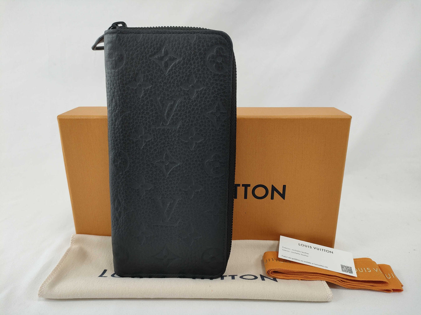 LOUIS VUITTON M 69047 Louis Vuitton Zippy Wallet Vertical Wallet