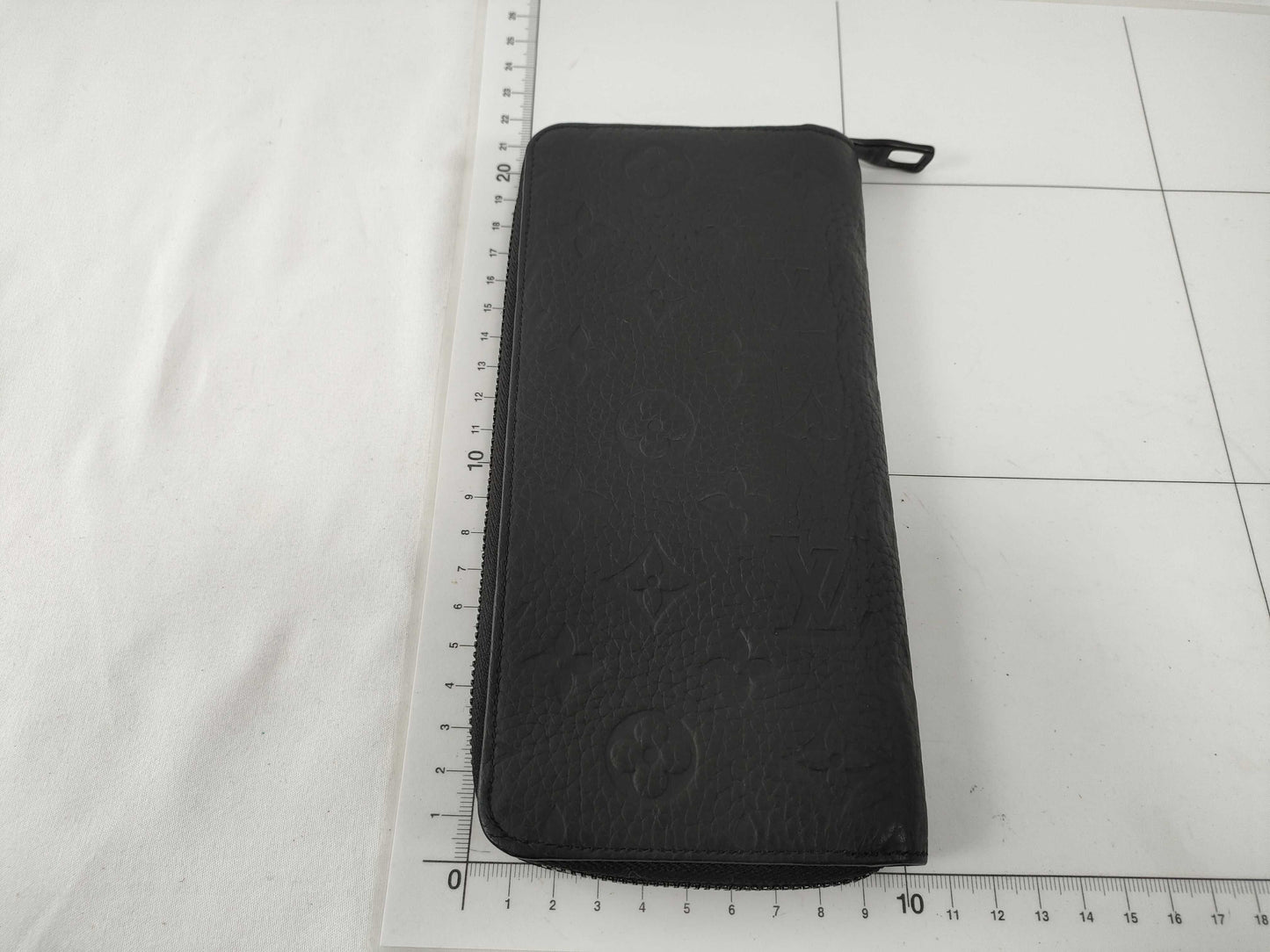 LOUIS VUITTON M 69047 Louis Vuitton Zippy Wallet Vertical Wallet