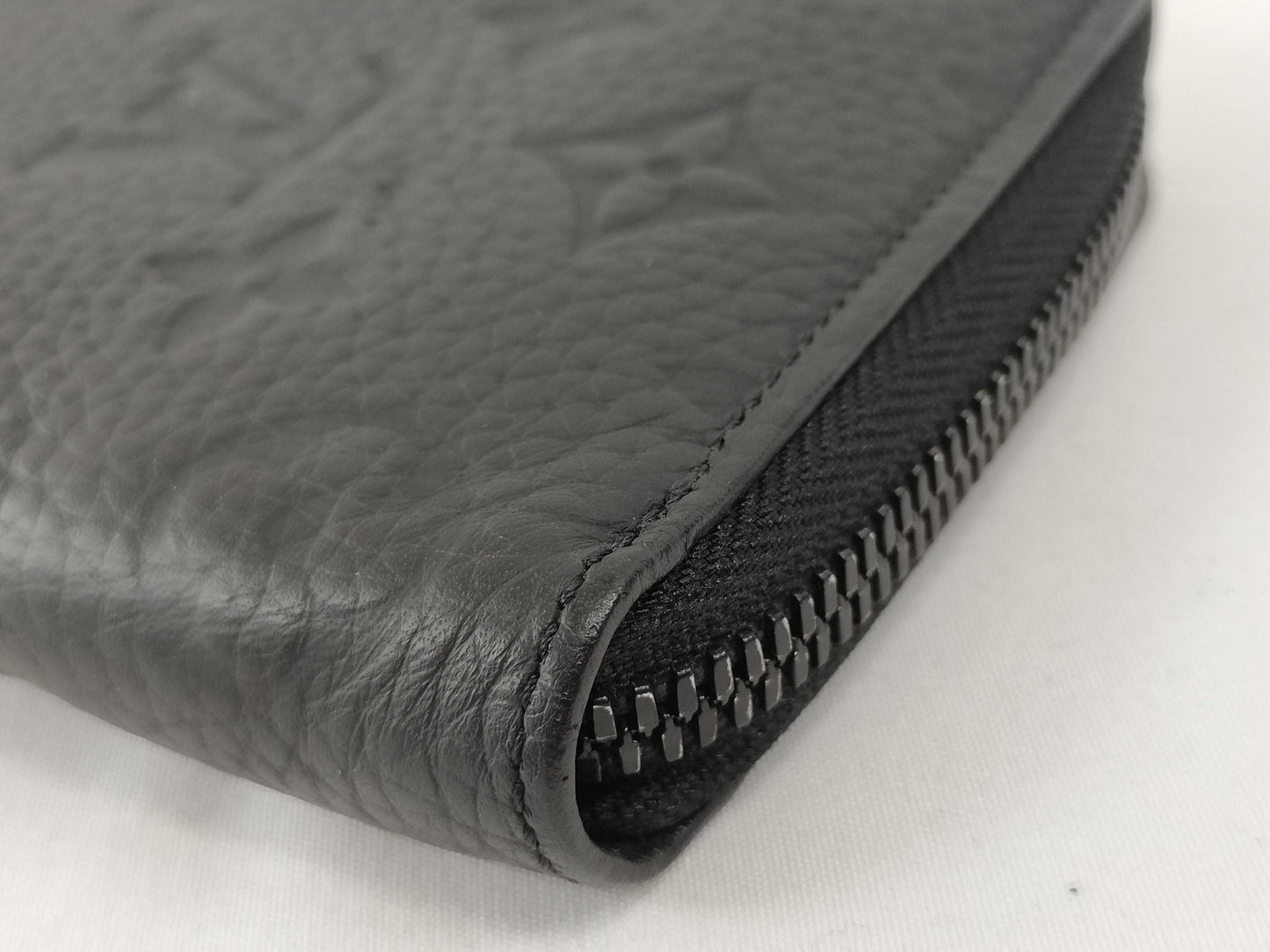 LOUIS VUITTON M 69047 Louis Vuitton Zippy Wallet Vertical Wallet