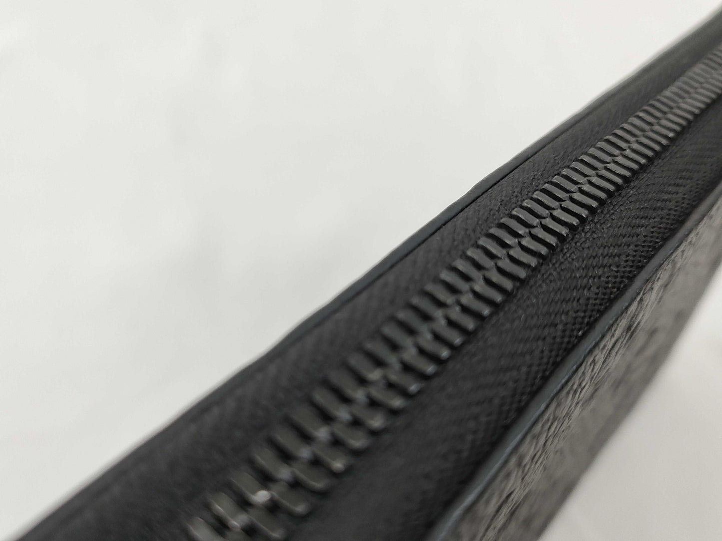 LOUIS VUITTON M 69047 Louis Vuitton Zippy Wallet Vertical Wallet