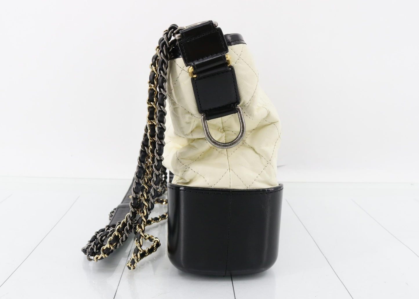 CHANEL Gabriel de White/Black Chain Shoulder Bag, No. 23, Shoulder Bag