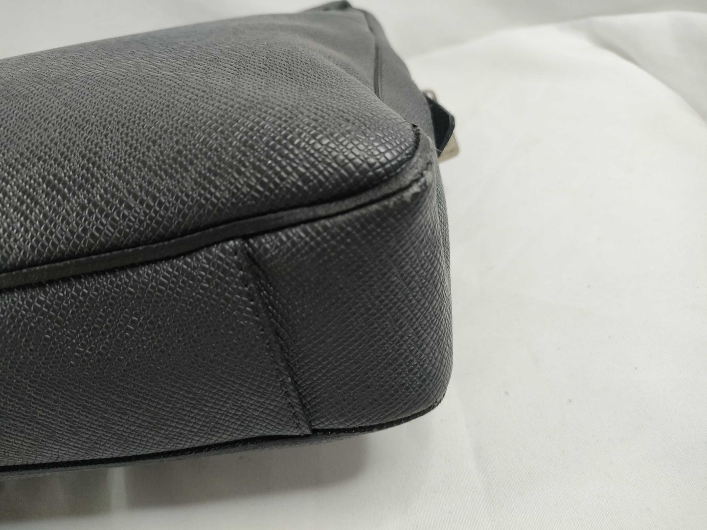 LOUIS VUITTON M32640 Taiga LOUIS VUITTON Business Bag Leather Business Bag