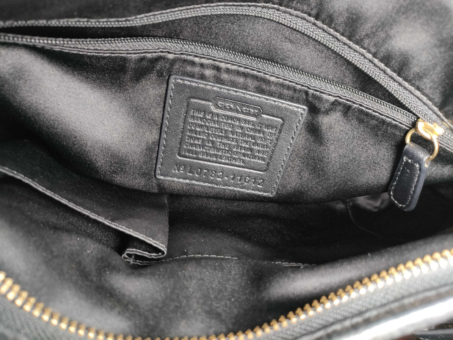 COACH shoulder bag in black calf leather