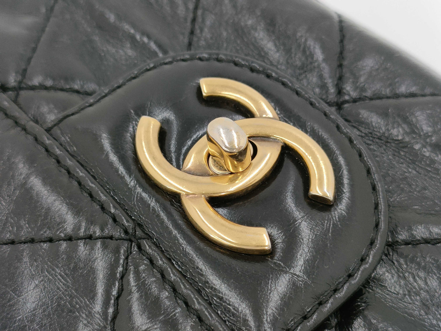 CHANEL Matelasse Shoulder Bag, Vintage Calfskin, Black, 20 Series