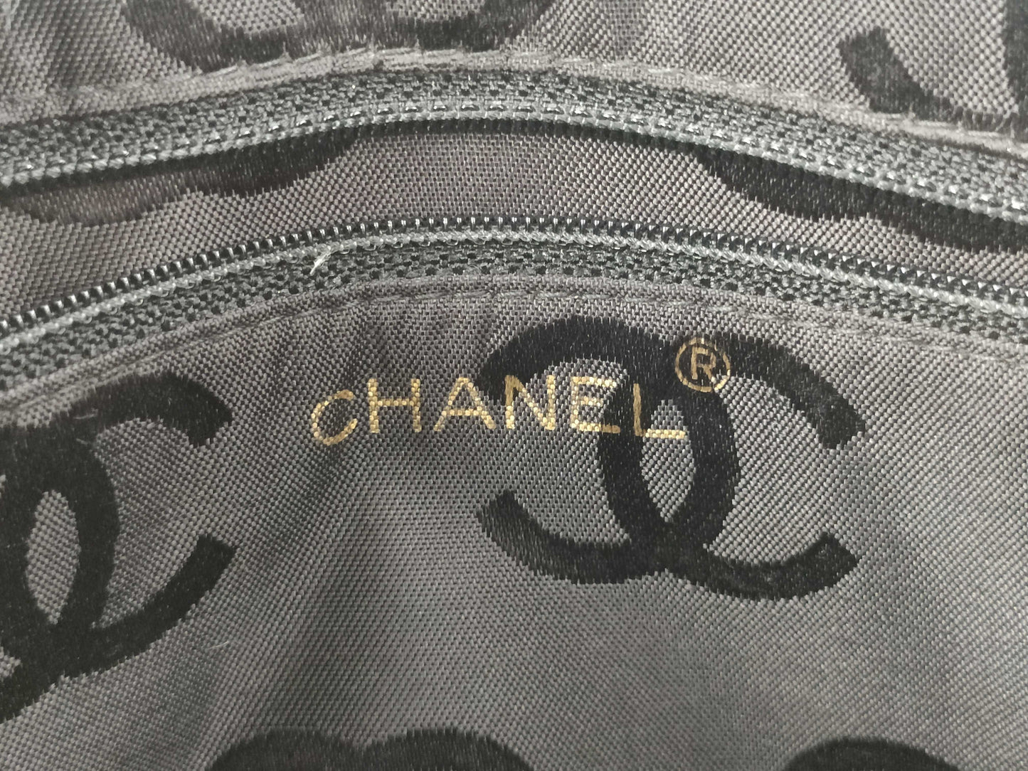 CHANEL Chevron Caviar Leather Chain Shoulder Bag in Black with Gold Hardware, 6877469, No. 6