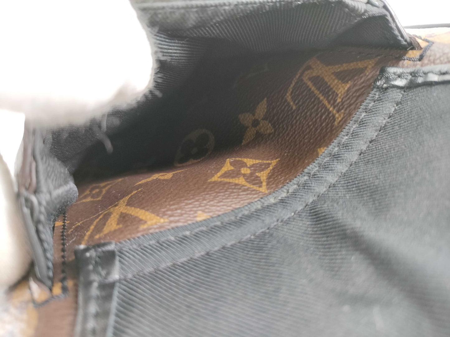 LOUIS VUITTON M69404 Louis Vuitton Macassar Christopher Wearable Wallet M69404 RFID Shoulder Bag