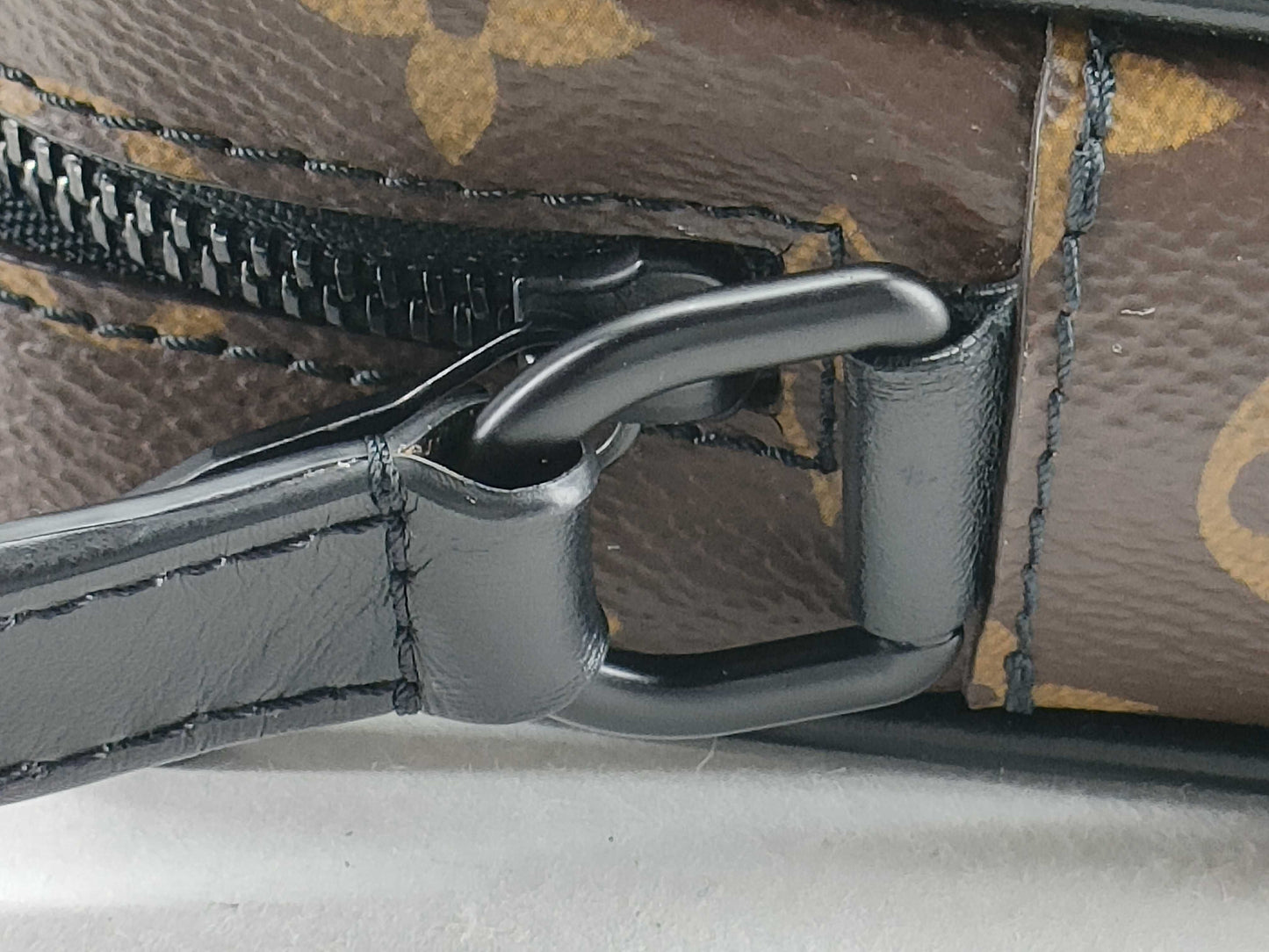 LOUIS VUITTON M69404 Louis Vuitton Macassar Christopher Wearable Wallet M69404 RFID Shoulder Bag