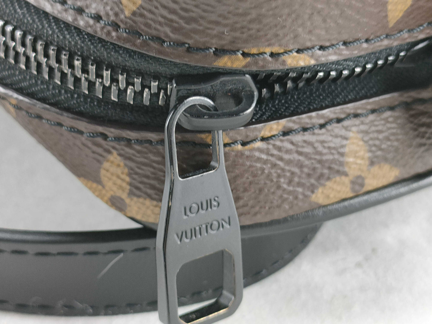 LOUIS VUITTON M69404 Louis Vuitton Macassar Christopher Wearable Wallet M69404 RFID Shoulder Bag