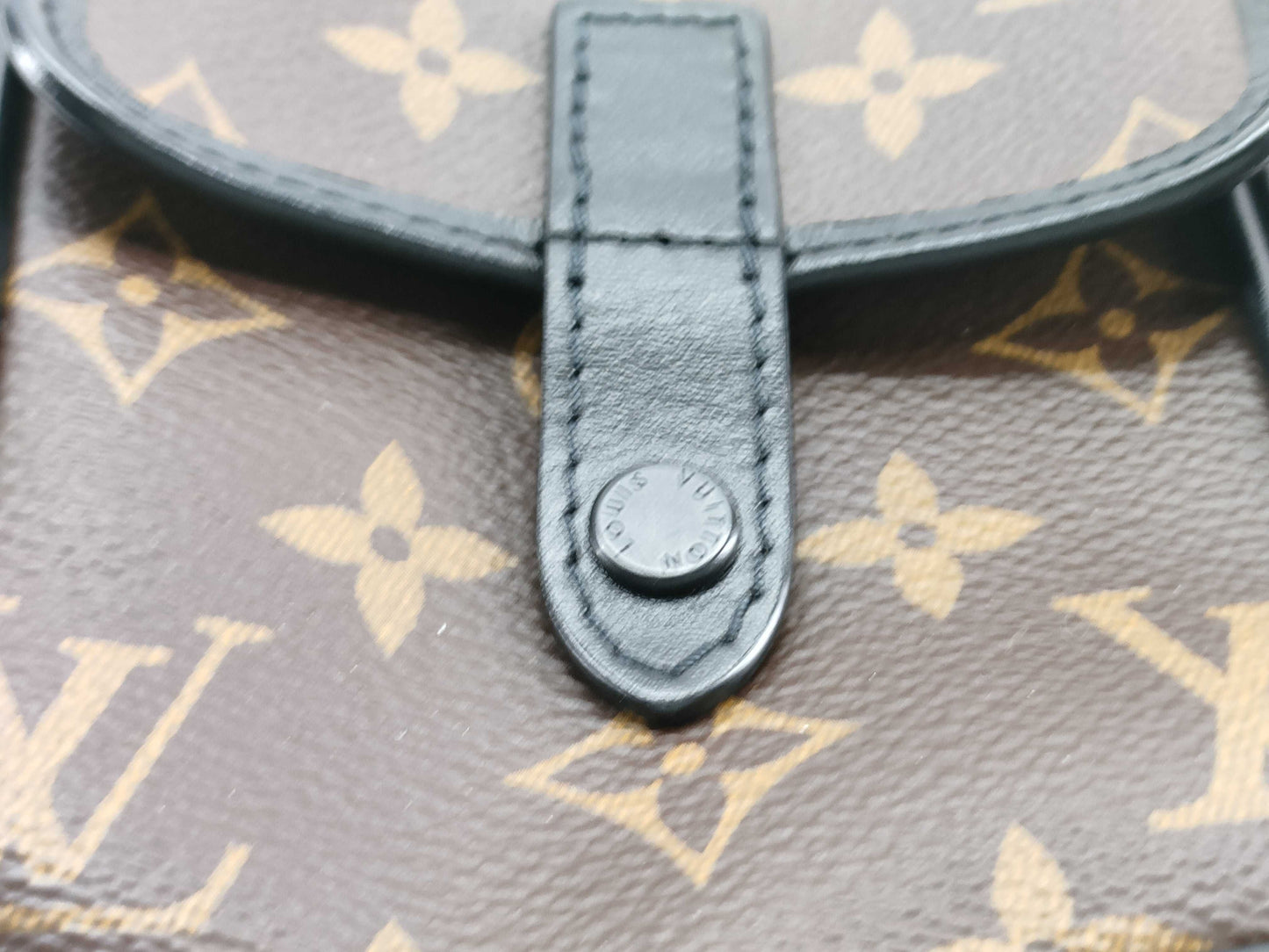 LOUIS VUITTON M69404 Louis Vuitton Macassar Christopher Wearable Wallet M69404 RFID Shoulder Bag