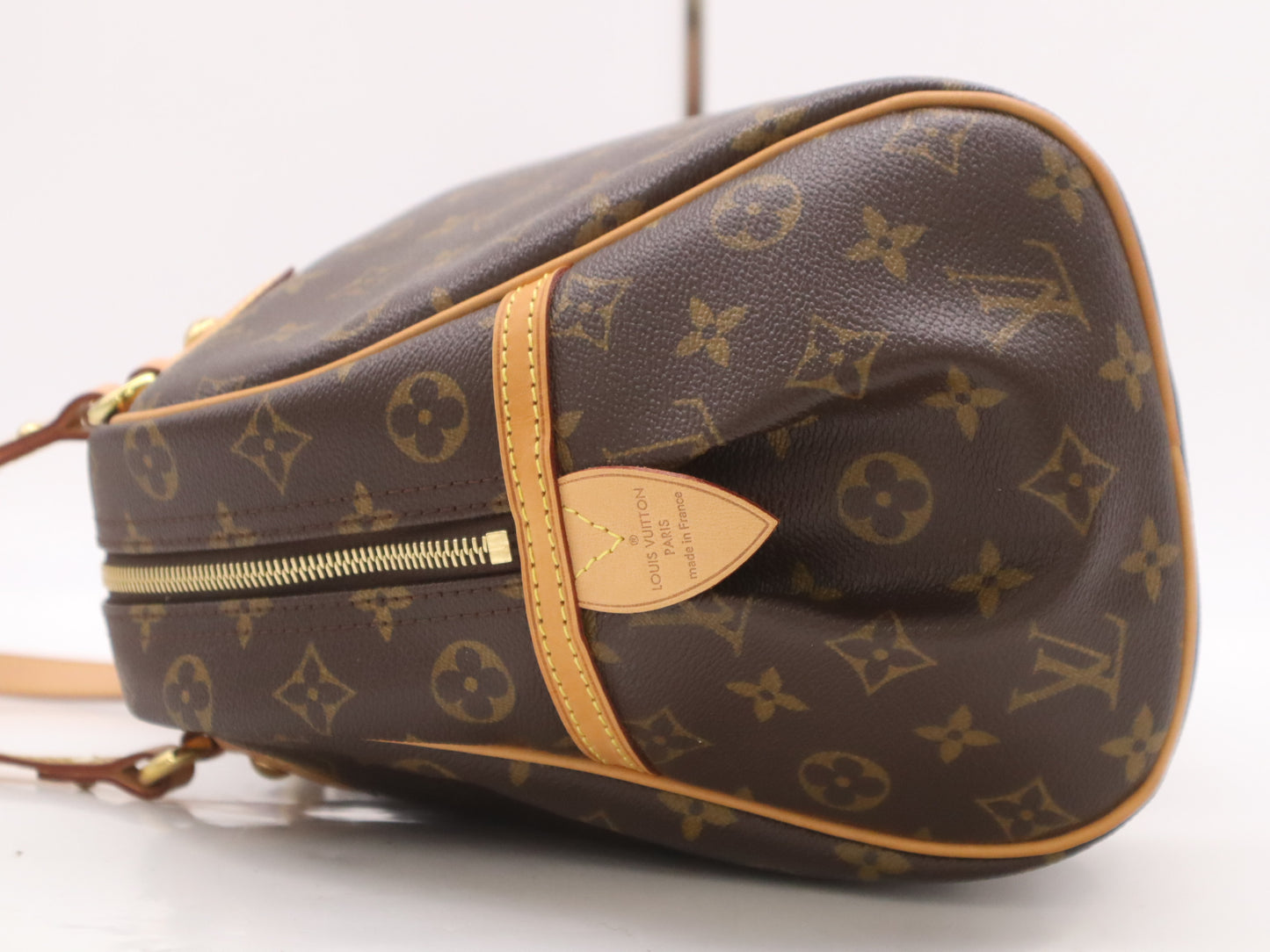 LOUIS VUITTON M95566 Monogram Montorgueil GM Handbag with Dust Bag, Padlock, and Two Keys