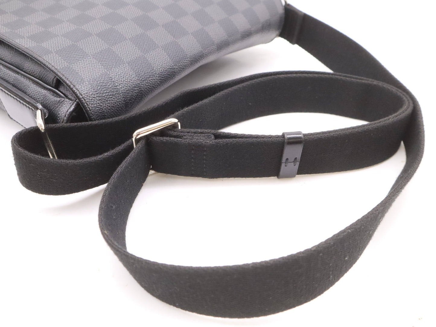 LOUIS VUITTON N41260? Damier Graphite District PM Shoulder Bag