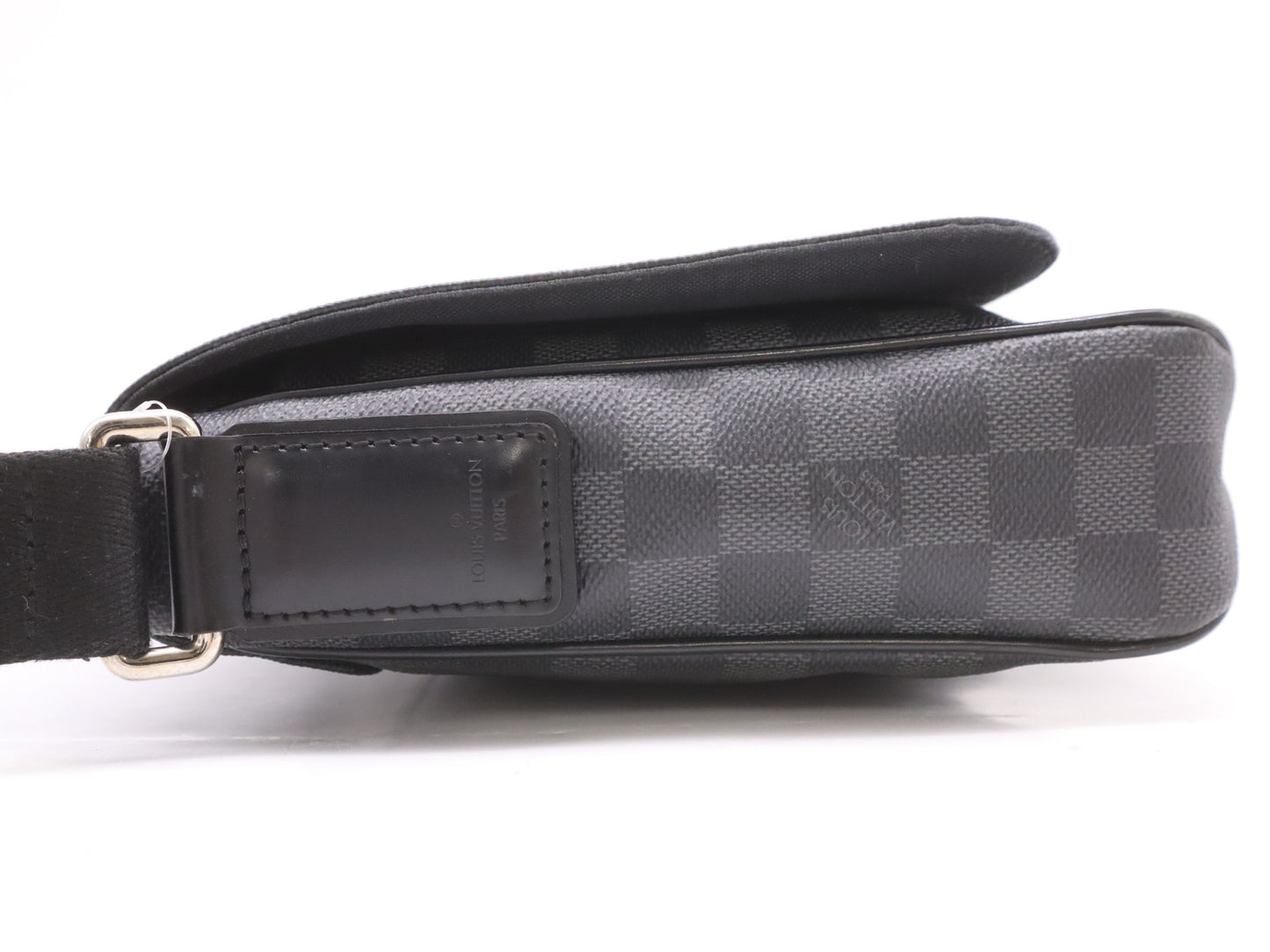 LOUIS VUITTON N41260? Damier Graphite District PM Shoulder Bag