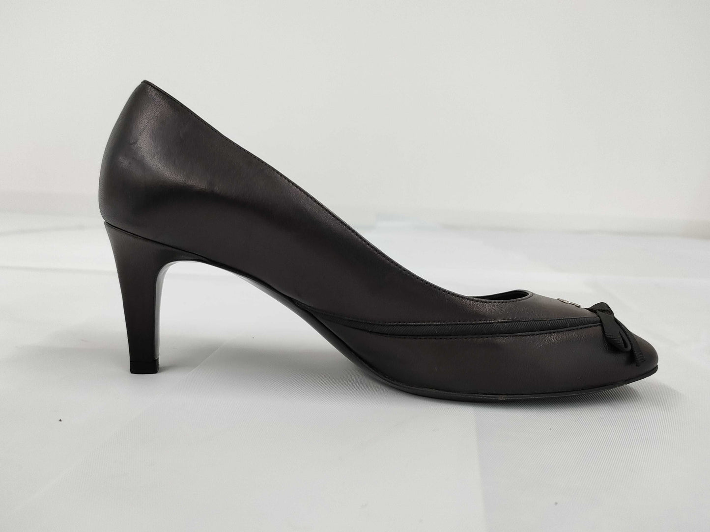 CHANEL Coco Mark Leather Pumps, Size 35C