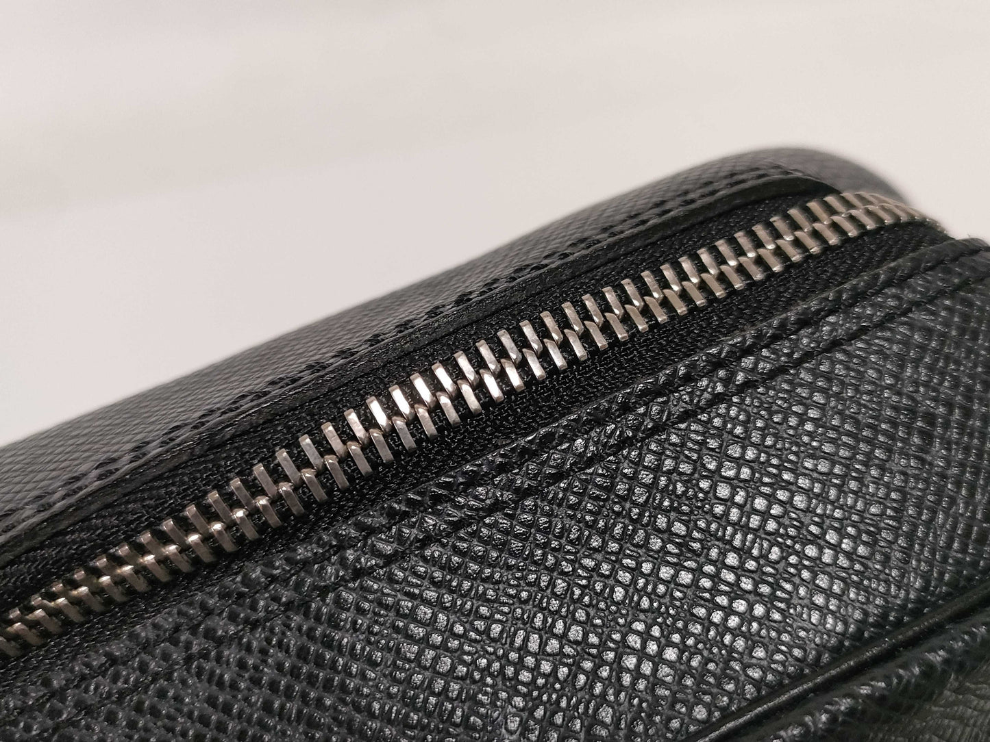 LOUIS VUITTON M30222 Taiga LOUISVUITTON Louis Vuitton Second Bag Taiga Black M30222 Pouch