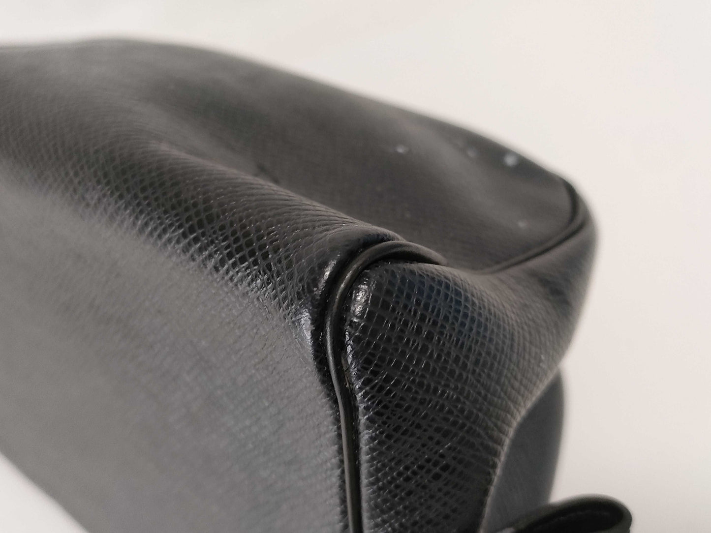 LOUIS VUITTON M30222 Taiga LOUISVUITTON Louis Vuitton Second Bag Taiga Black M30222 Pouch