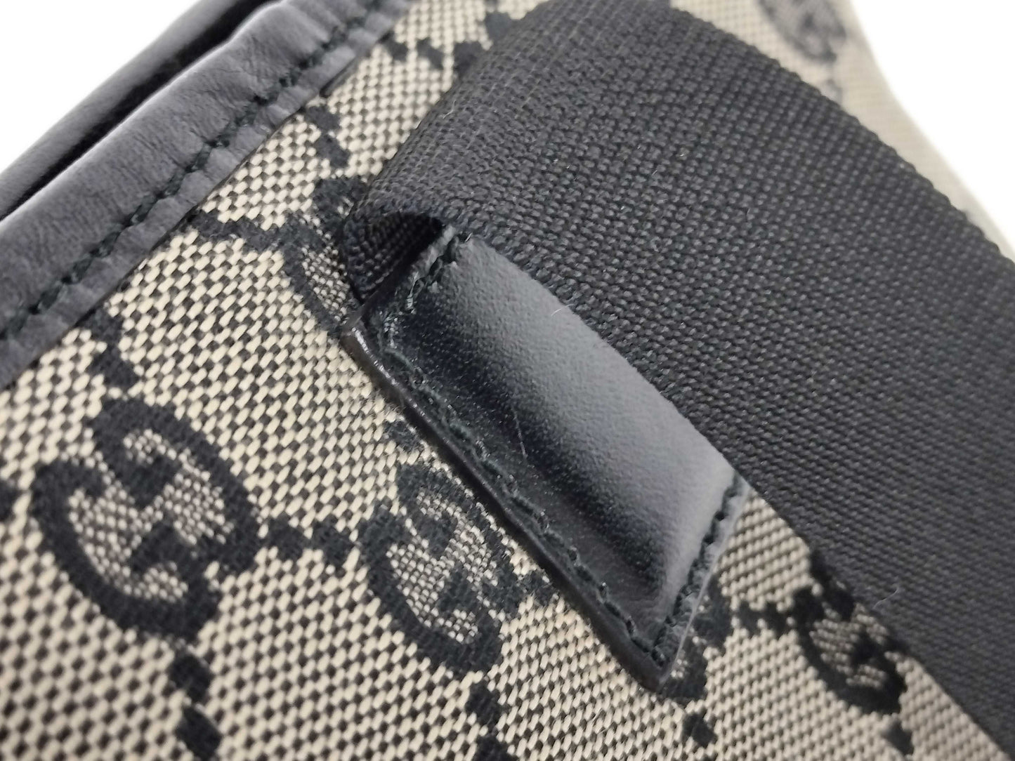 GUCCI GG Canvas Shoulder Bag