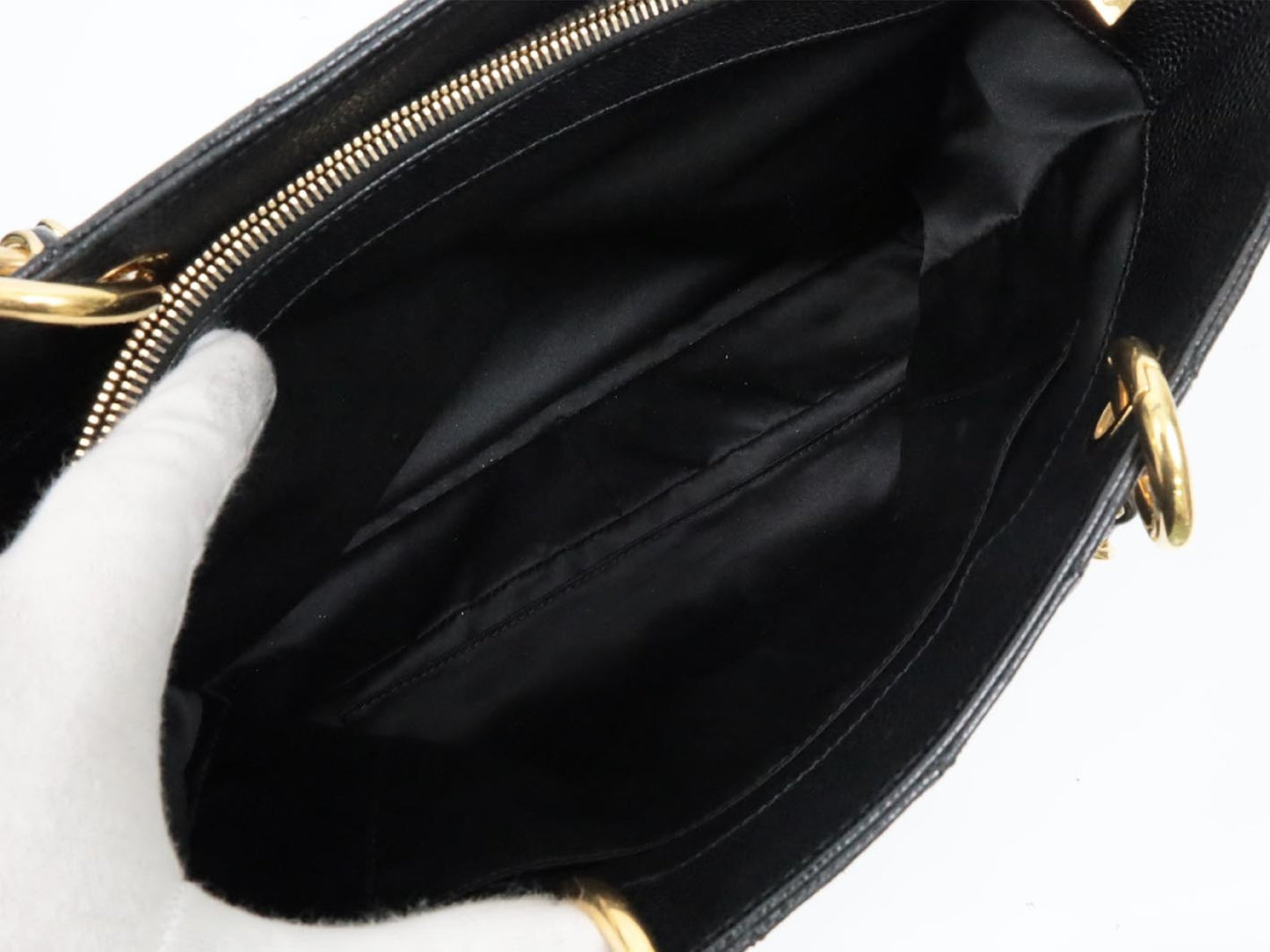 CHANEL GST Caviar 17 series shoulder bag