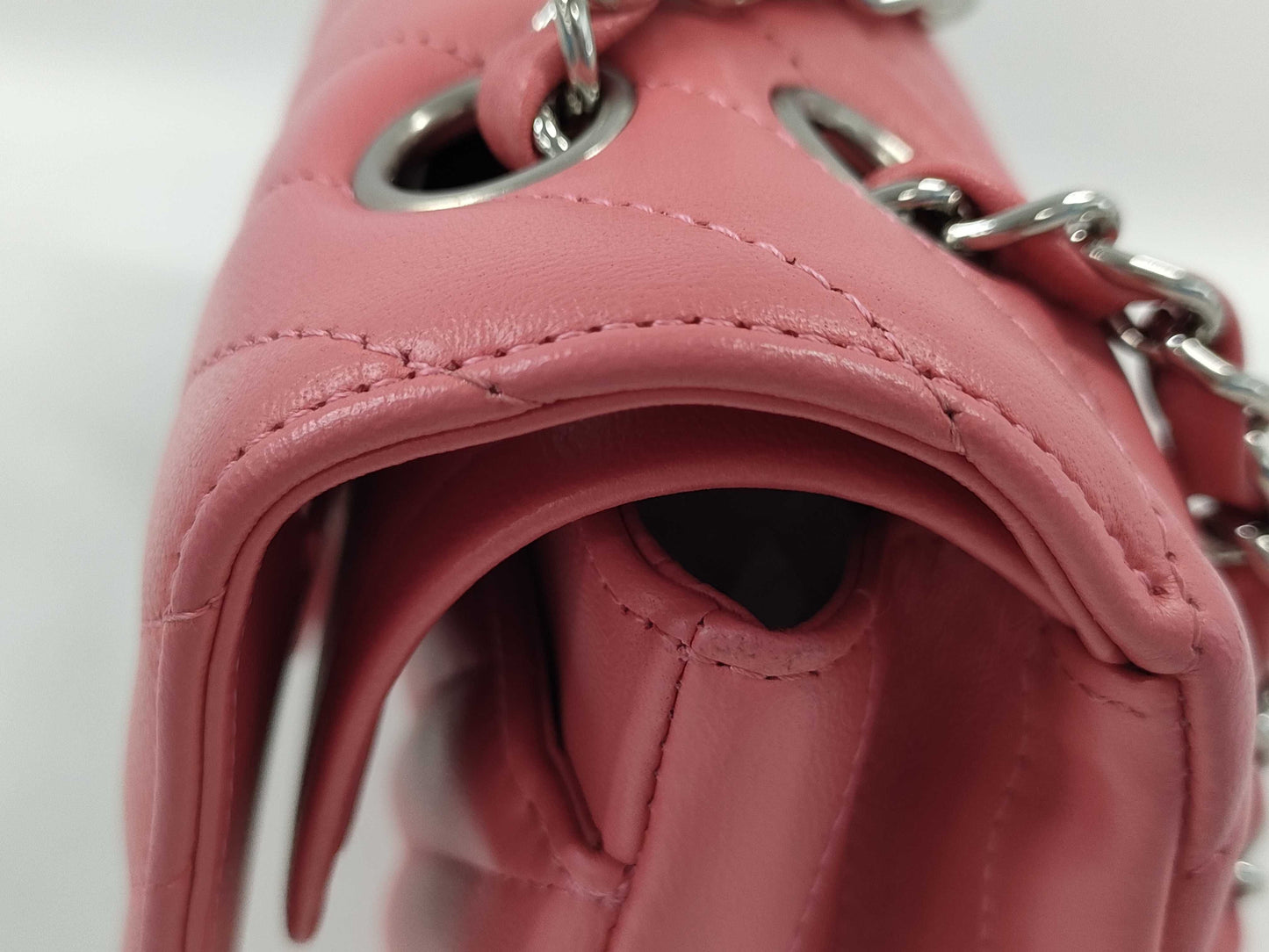 CHANEL V-stitch chain shoulder bag