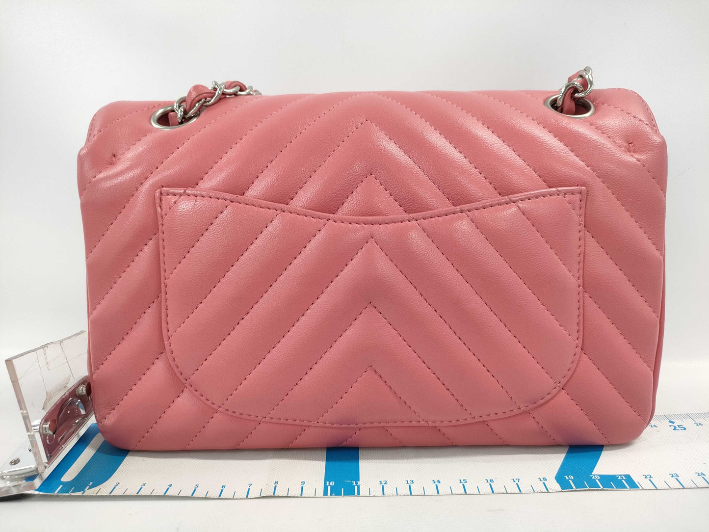 CHANEL V-stitch chain shoulder bag
