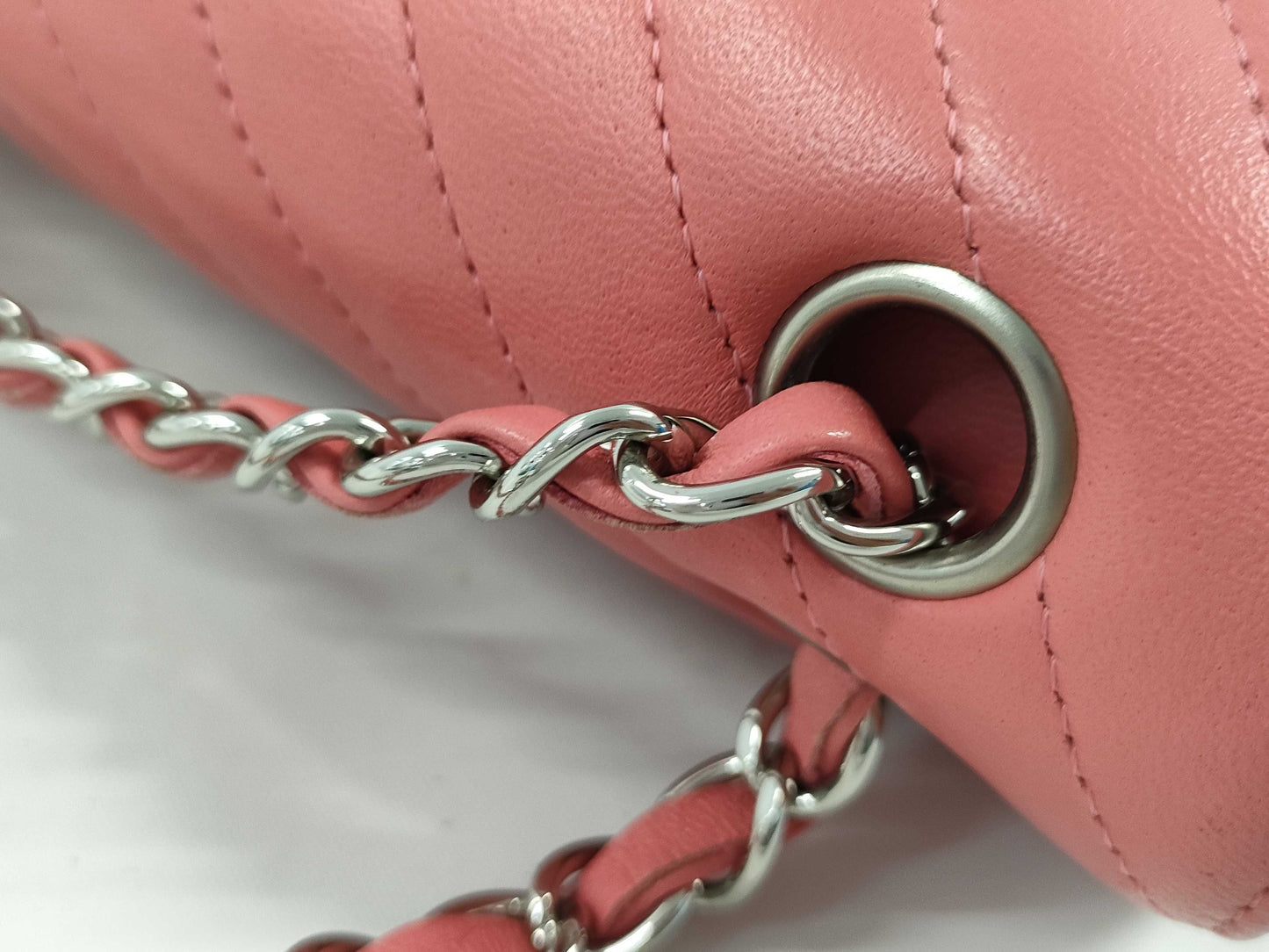 CHANEL V-stitch chain shoulder bag