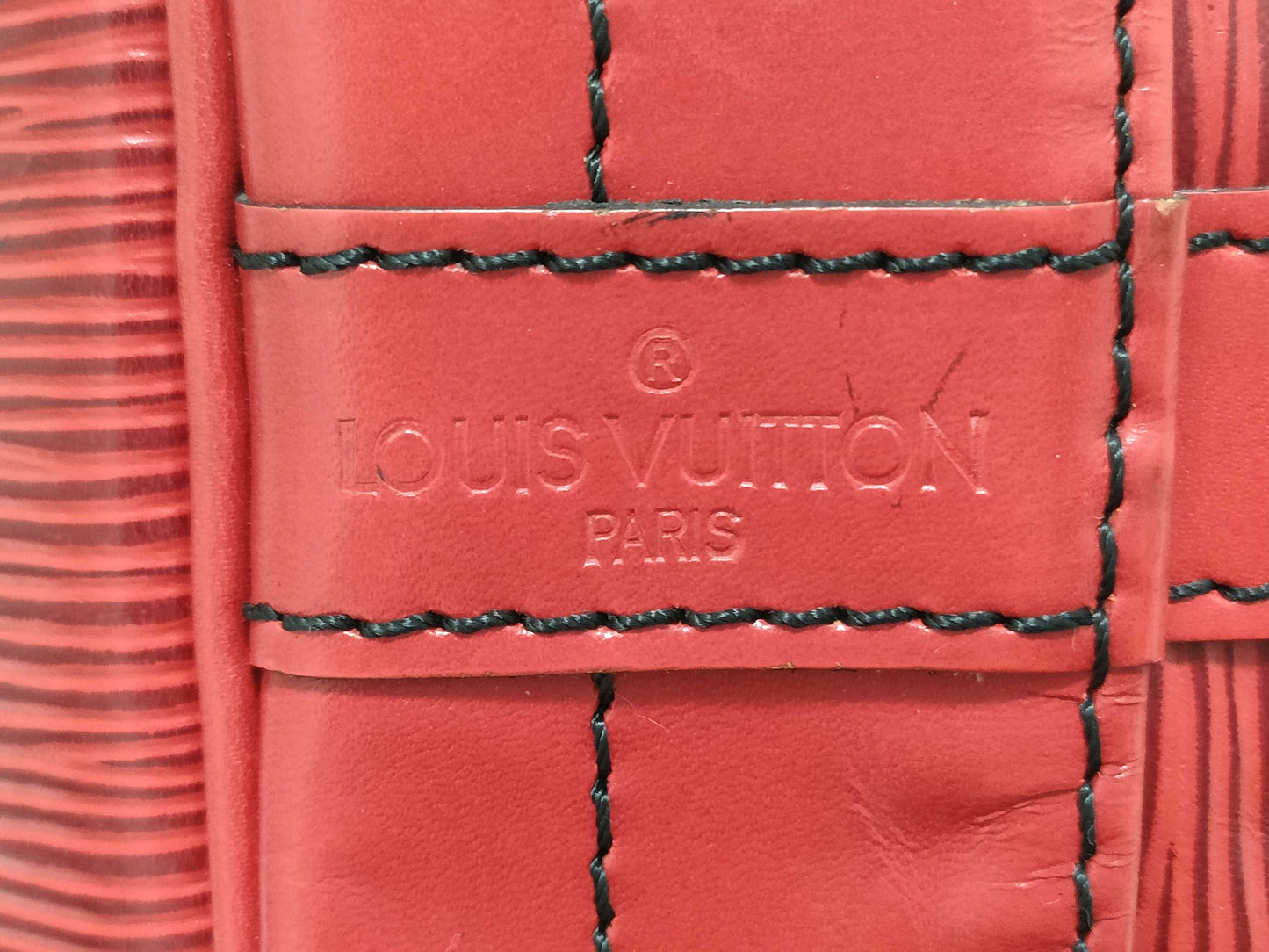 LOUIS VUITTON M5900E Epi Noe Drawstring Shoulder Bag in Castilian Red