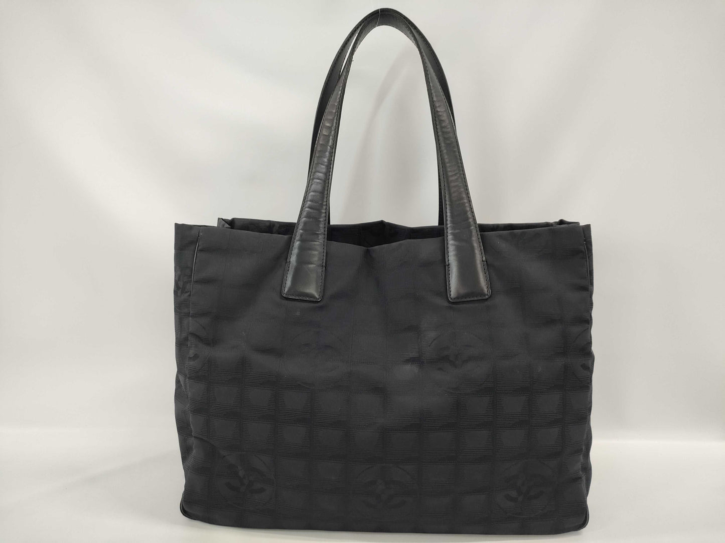 CHANEL New Travel Line Tote MM Tote Bag